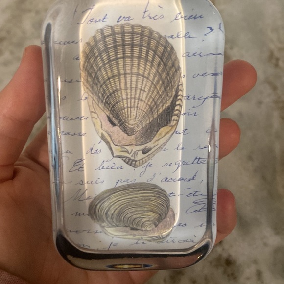 Vintage rectangular coastal ocean seashell paperweight. Beach cottage office - Picture 5 of 8